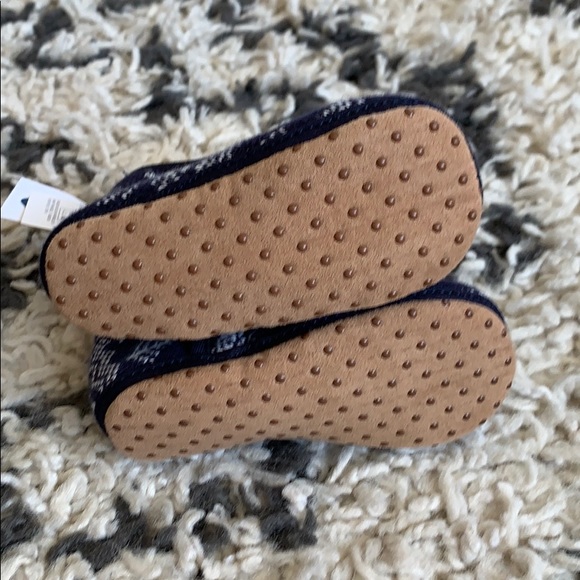 NWT Baby booties, dark blue, fuzzy inside - Picture 3 of 6